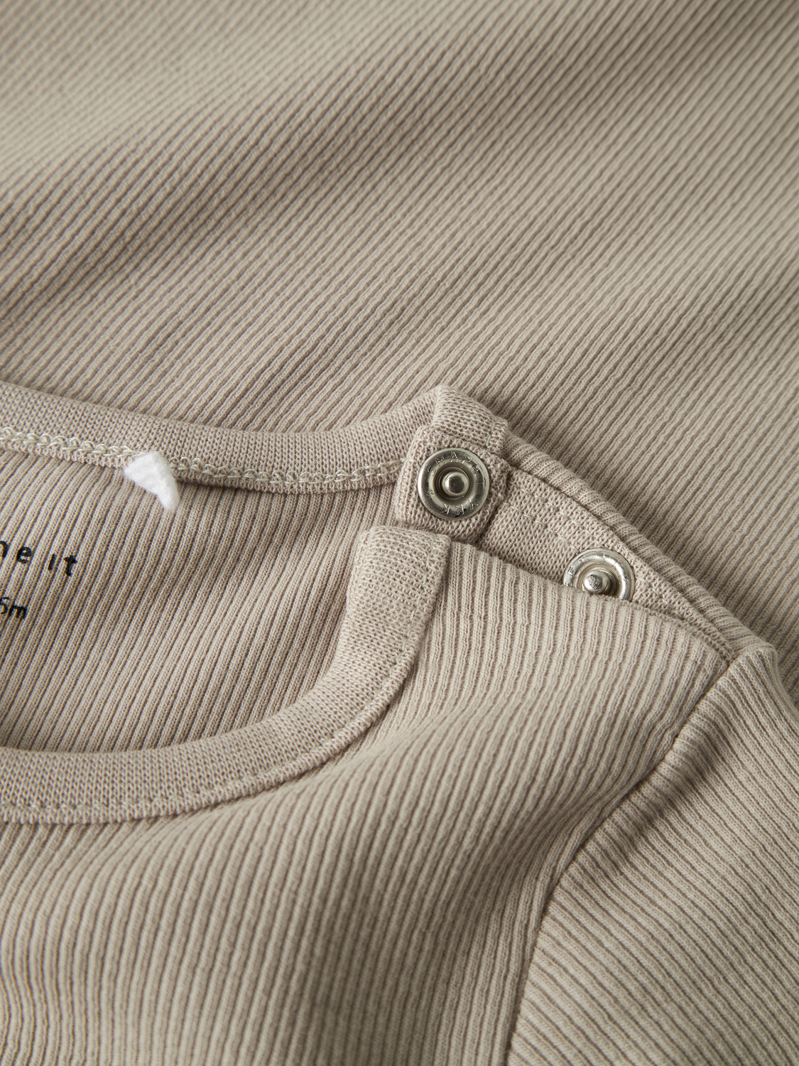 model_shot-front_full